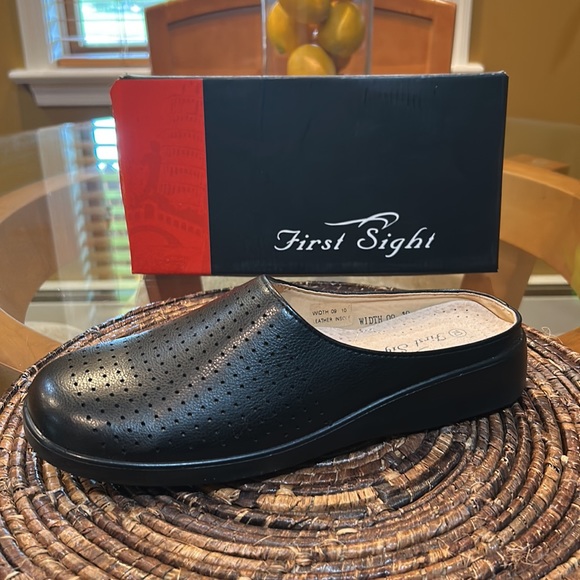 First Sight Shoes - First Sight black slides, size 10.